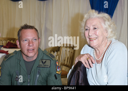 Dame Vera Lynn besucht der Royal Air Force Association Airshow Flughafen Shoreham. Tag1. 21. August 2010. Stockfoto