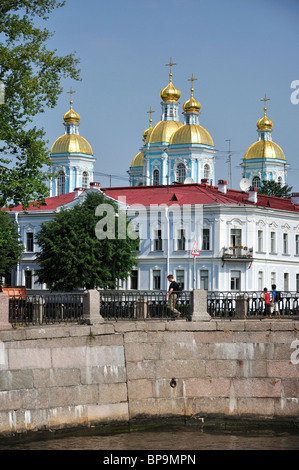 Kanalbrücke und St.-Nikolaus Marine-Kathedrale, Sankt Petersburg, nordwestlichen Region, Russland Stockfoto