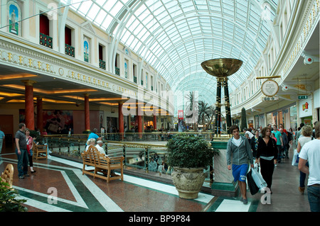 im Inneren das Trafford Centre, Manchester, England, UK Stockfoto