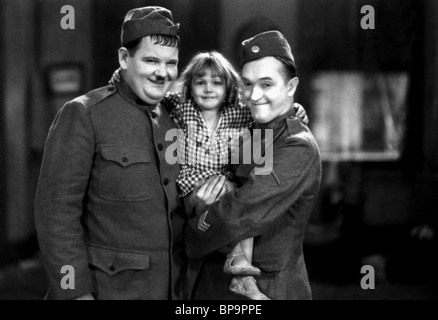 STAN LAUREL, Oliver Hardy, JACQUIE LYN, PACKEN SIE IHRE PROBLEME, 1932 Stockfoto