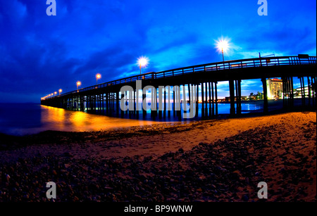 Die Ventura Pier in der Abenddämmerung, Ventura, Kalifornien USA. Stockfoto