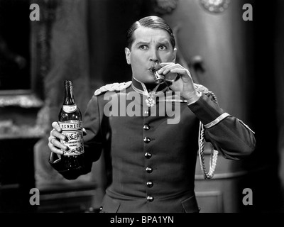 MAURICE CHEVALIER DER LÄCHELNDE LEUTNANT (1931) Stockfoto