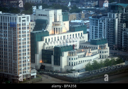 Luftaufnahme des Hauptsitzes der britischen Militär-Geheimdienst MI6 am Ufer der Themse Stockfoto