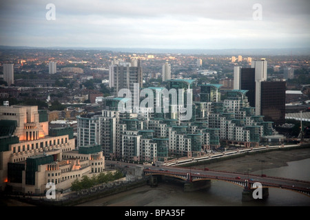 Luftaufnahme des Hauptsitzes der britischen Militär-Geheimdienst MI6 am Ufer der Themse Stockfoto