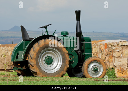 Eine alte Oldtimer-Traktor Stockfoto