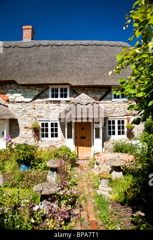 Typisch Englisch strohgedeckten Stein Landhaus in Wanborough, Wiltshire, England, UK Stockfoto