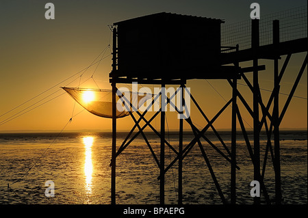 Sonnenaufgang über der Mündung der Gironde, Médoc, Frankreich Stockfoto