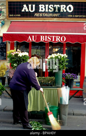 Paris, FRANKREICH, Street Flower Merchant, Stand, vor dem Paris Bistro Restaurant, ausladende Pariser Bistros Stockfoto