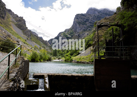 Caín Wasserkraft-Staudamm am Fluss kümmert, kümmert sich Schlucht, Picos de Europa, Spanien, Desfiladero del Rio Cares, Rio, Kain, Stockfoto