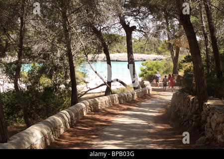 Mallorca Strand von S' Amarador in den Parc Natural de Mondrago mit Kiefer-Baum-Wald-Einstellung Stockfoto