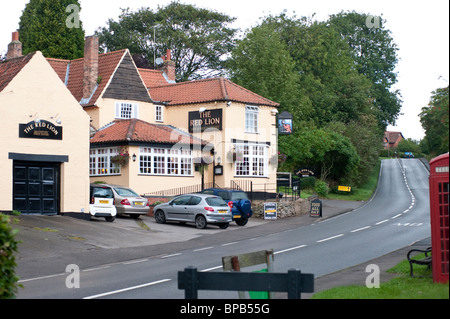 Das Red Lion Inn und Restaurant im Thurgarton in Nottinghamshire Stockfoto