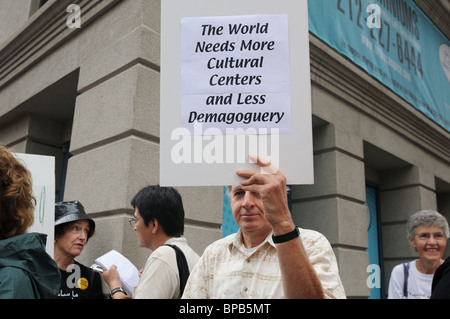 Anhänger der Park51, Gemeindezentrum und islamischen Gebet Raum in Lower Manhattan, bei einer Kundgebung am 22. August 2010. Stockfoto