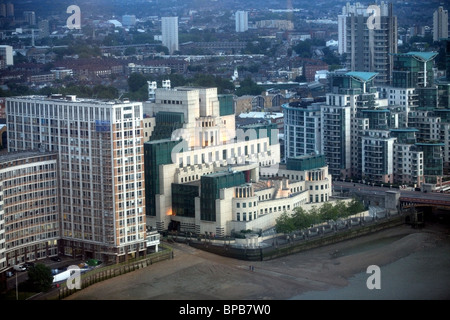 Luftaufnahme des Hauptsitzes der britischen Militär-Geheimdienst MI6 am Ufer der Themse Stockfoto