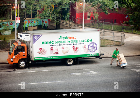 Ein frische direkte Truck macht eine Lieferung im New Yorker Stadtteil Chelsea auf Dienstag, 17. August 2010. (© Richard B. Levine) Stockfoto