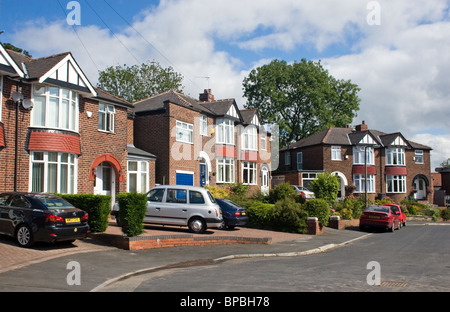 Doppelhäuser auf einem Cul de Sac, Prestwich, Manchester, UK Stockfoto