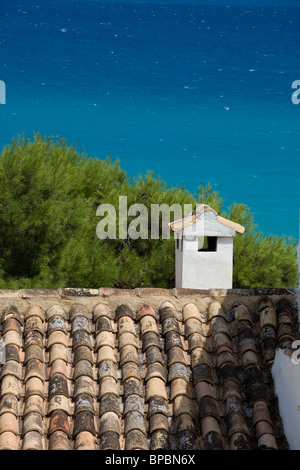 Ein Blick über die Dächer in Altea, Spanien. Stockfoto