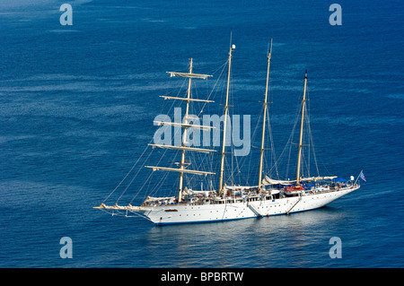 Star Flyer-Klipper vor Ko Miang Insel Similan Inseln in der Andaman Sea, Thailand verankert. Stockfoto