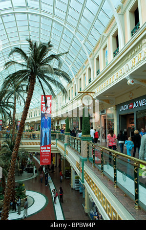 im Inneren das Trafford Centre, Manchester, Großbritannien Stockfoto