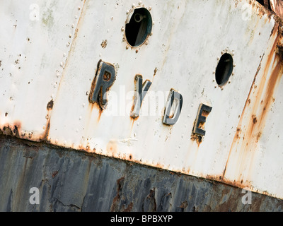 Alten Raddampfer PS Ryde gebaut, im Jahre 1936 aber jetzt aufgelegt und Rost entfernt in Binfield Marina auf der Isle Of Wight England UK Stockfoto