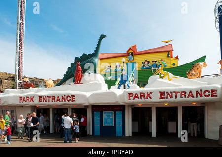 der Eingang zum Messegelände "Pleasure Beach" in Blackpool, Lancashire, England, uk Stockfoto