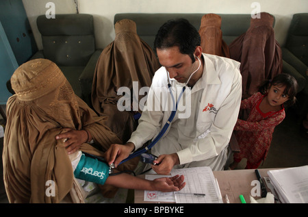 Flutopfer in Pakistan erhalten Hilfe von Ärzte ohne Grenzen Stockfoto