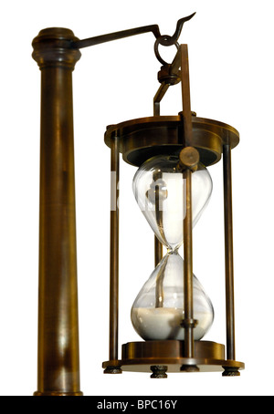 Messing antik Sanduhr isoliert Silhouette mit Clipping-Pfad auf weißem Hintergrund Stockfoto