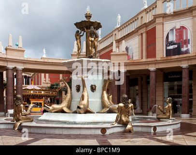 eine kunstvolle Brunnen auf Barton Platz, Manchester, UK Stockfoto
