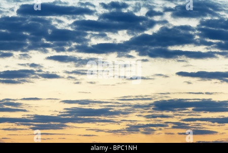 Horizontale nahtlosen Panorama von den Abendhimmel mit Wolken Stockfoto