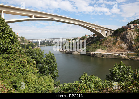 Infante Brücke über den Fluss Douro in Porto, Portugal Stockfoto