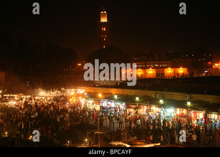 Der Djemaa el Fna in der Nacht, Medina von Marrakesch, Marokko, Nordafrika Stockfoto