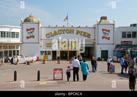 Eingang nach Clacton Pier, Großbritannien Stockfoto