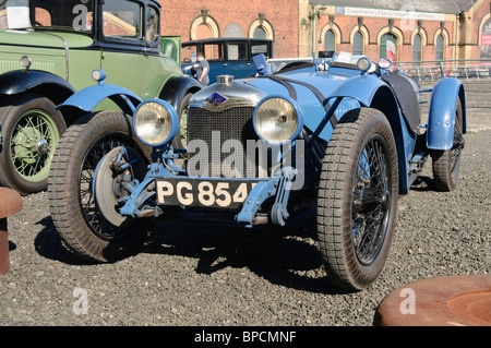 Riley Brooklands Sportwagen auf einer Oldtimer-Rallye Stockfoto