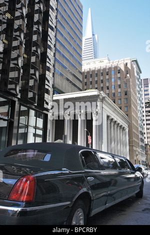 Eine Stretchlimousine geparkt im Financial District, San Francisco, USA Stockfoto