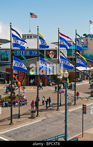 Fahnen am Fishermans Wharf, Pier 39, San Francisco, Kalifornien, USA Stockfoto