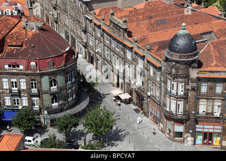 Straße in der Altstadt von Porto, Portugal Stockfoto