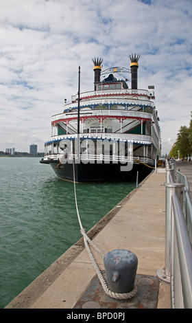 Detroit, Michigan - The Detroit Princess Riverboat, die Kreuzfahrten auf den Detroit River. Stockfoto