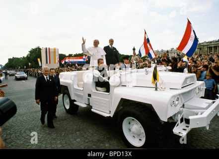 Offenen Fahrzeug mit minimaler Sicherheit für den Besuch von Papst Johannes Paul II in Frankreich Stockfoto