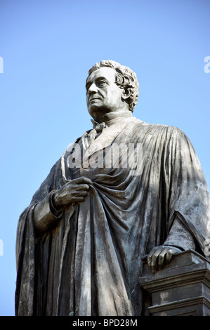 Joseph Henry Skulptur vor Smithsonian Castle, Washington DC, USA Stockfoto