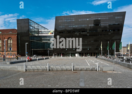 Der königlichen Bibliothek befindet sich in einem Gebäude bezeichnet Black Diamond spektakulär befindet sich an der Uferpromenade in Kopenhagen Stockfoto