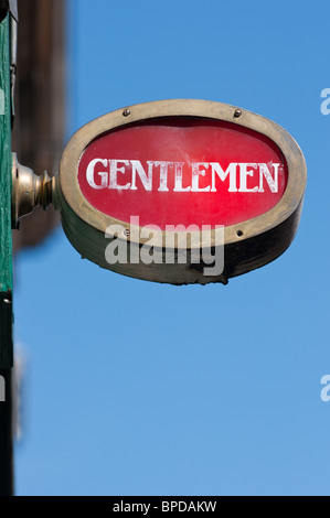 Herren WC Schild in Covent Garden, London, England Stockfoto