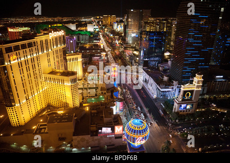 Der Streifen, Las Vegas in der Nacht, Blick nach Süden, gesehen von der Spitze des Eiffelturms, das Paris Hotel Stockfoto