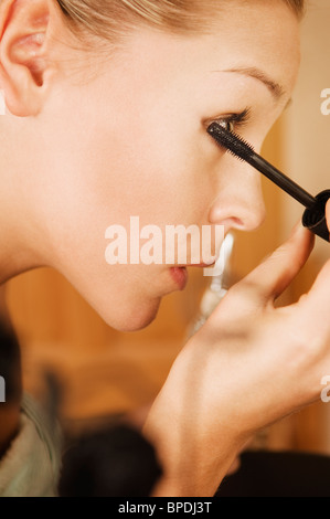 Immer bereit für einen Abend beim Schminken. Stockfoto