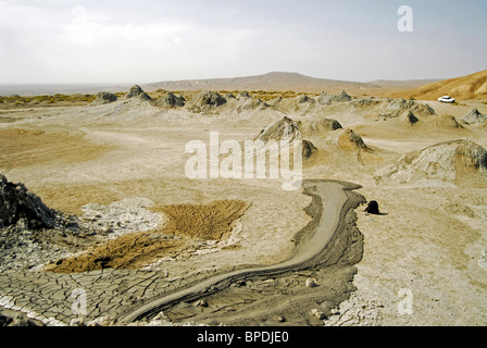 Aserbaidschan, Qobustan, Rucksack schlammigen Bach ein unfruchtbares Land, berühmten Schlamm Vulkan Website Stockfoto