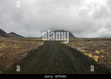 Land Rover Defender 90 300 TDI im inneren Hochland von Island Stockfoto