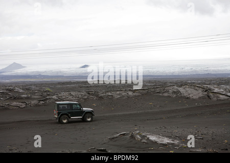 Land Rover Defender 90 300 TDI im inneren Hochland von Island Stockfoto