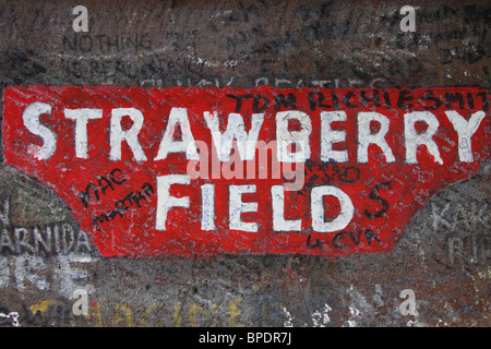 Nahaufnahme von einem der Tore in der legendären Strawberry Fields in Liverpool, England, bekannt geworden durch John Lennon & The Beatles. Stockfoto