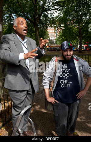 Speakers' Corner ist ein Bereich wo öffentlich zu sprechen erlaubt ist, und jedes Thema ist erlaubt. Nord-Ost-Ecke des Hyde Park, London Stockfoto