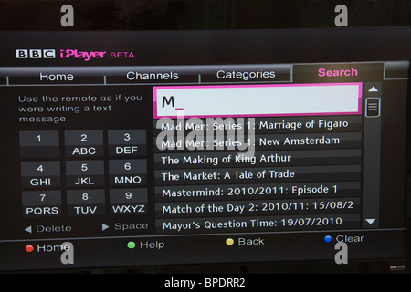 Ein Flachbild-Fernseher zeigt die BBC Player BETA Programmsuche Seite auf Freesat Nahaufnahme Stockfoto