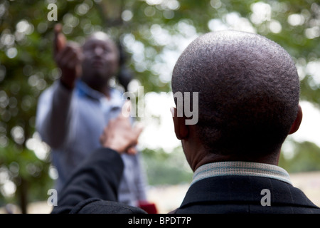 Speakers' Corner ist ein Bereich wo öffentlich zu sprechen erlaubt ist, und jedes Thema ist erlaubt. Nord-Ost-Ecke des Hyde Park, London Stockfoto