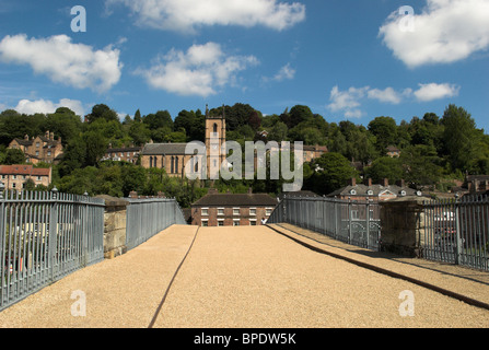 Rückblick auf das Dorf Ironbridge von der berühmten Eisenbrücke (UNESCO Weltkulturerbe). Stockfoto